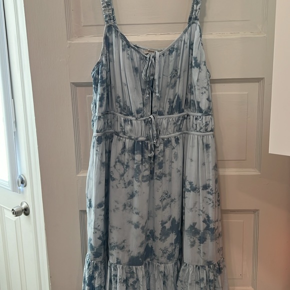 AE Light Blue tie dye, Tie front spaghetti strap dress with pockets. Size XL. - Picture 5 of 12